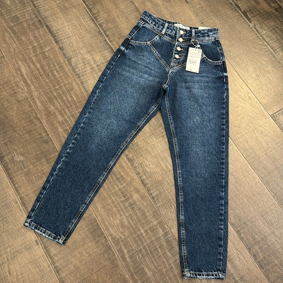 NWT HIGH RISE JEANS SIZE 4 - Picture 3 of 17